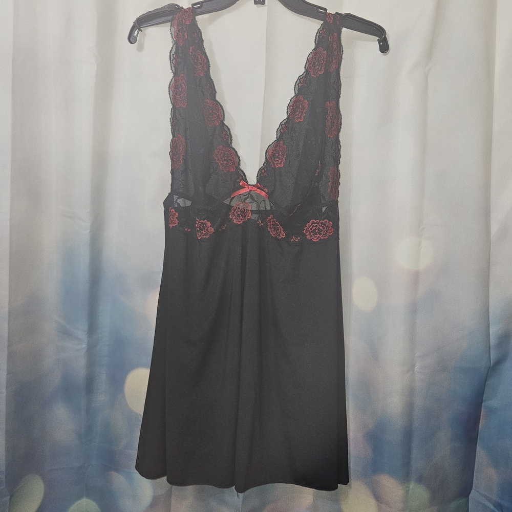 Black Chemise with Red Rose Lace Accents 4x Like New